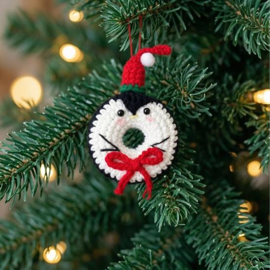 Crochet Donut Bag Accessory Christmas Doughnut Keychain, Handmade Santa Claus/Reindeer/Penguin/Bear/Flower Wreath Pendant for Hand Knitted Keychain