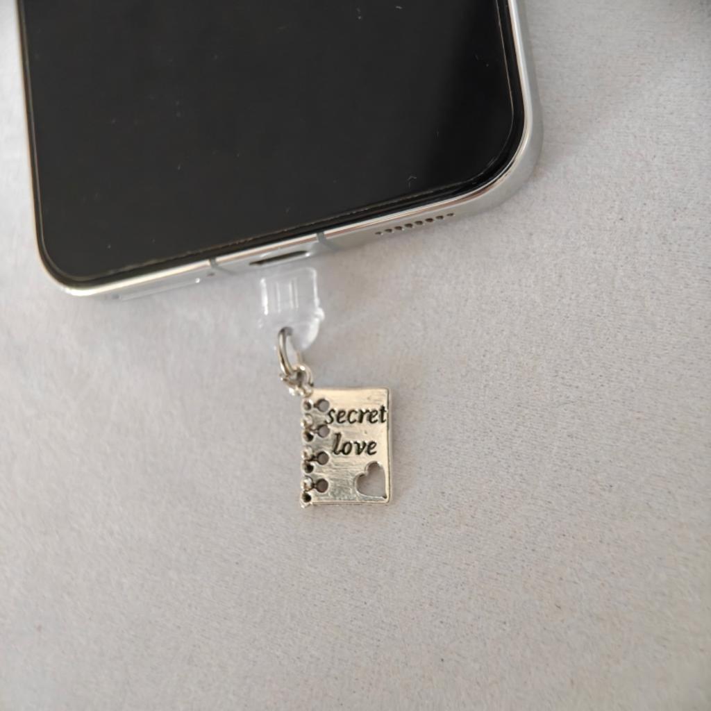 Ciondolo Tappo Antipolvere per Telefono a Forma di Libro Amore Segreto, Forma di Quaderno Argentato, Dona uno Stile Unico al Tuo Telefono, Regalo Perfetto per Natale, Anniversario