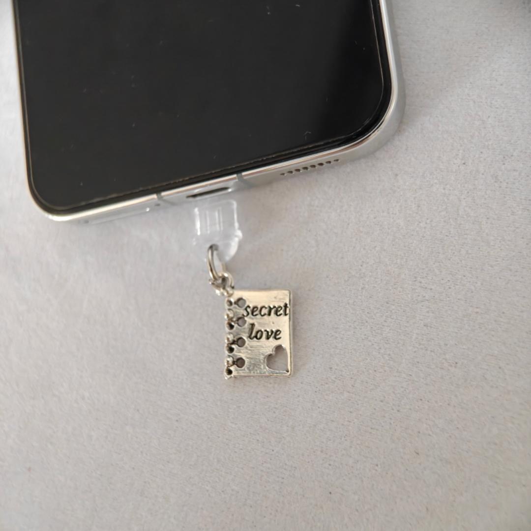 

Секретна Книга-Форма Пилозахисний Брелок-Підвіска для Телефону, Срібна Форма Ноутбука, Надає Унікальний Стиль Вашому Телефону, Ідеальний Подарунок на Різдво, Річницю For iPhone5-14