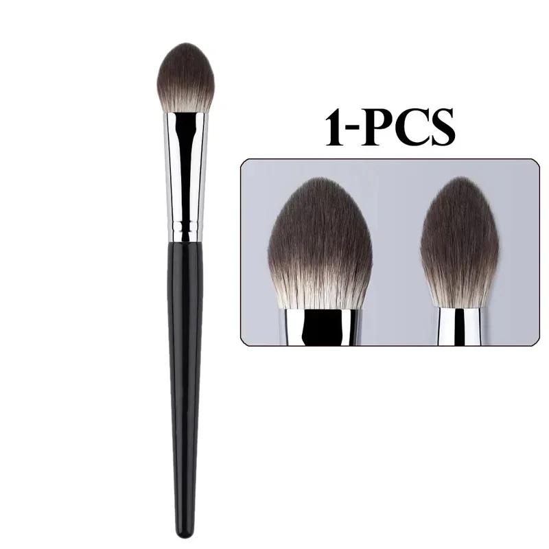 Peach Heart Blusher Brush Powder Blush Cream Liquid Blush Makeup Brushes Flat Small Precise Blush Brush Makeup Tools