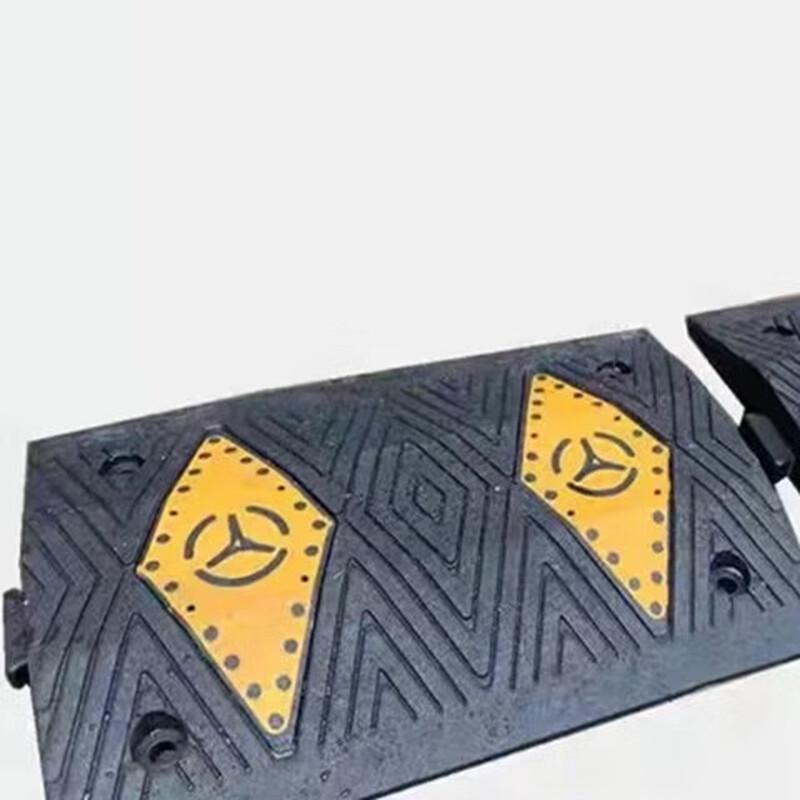 DAXTE Heavy-Duty Cast Steel Road Speed Bump