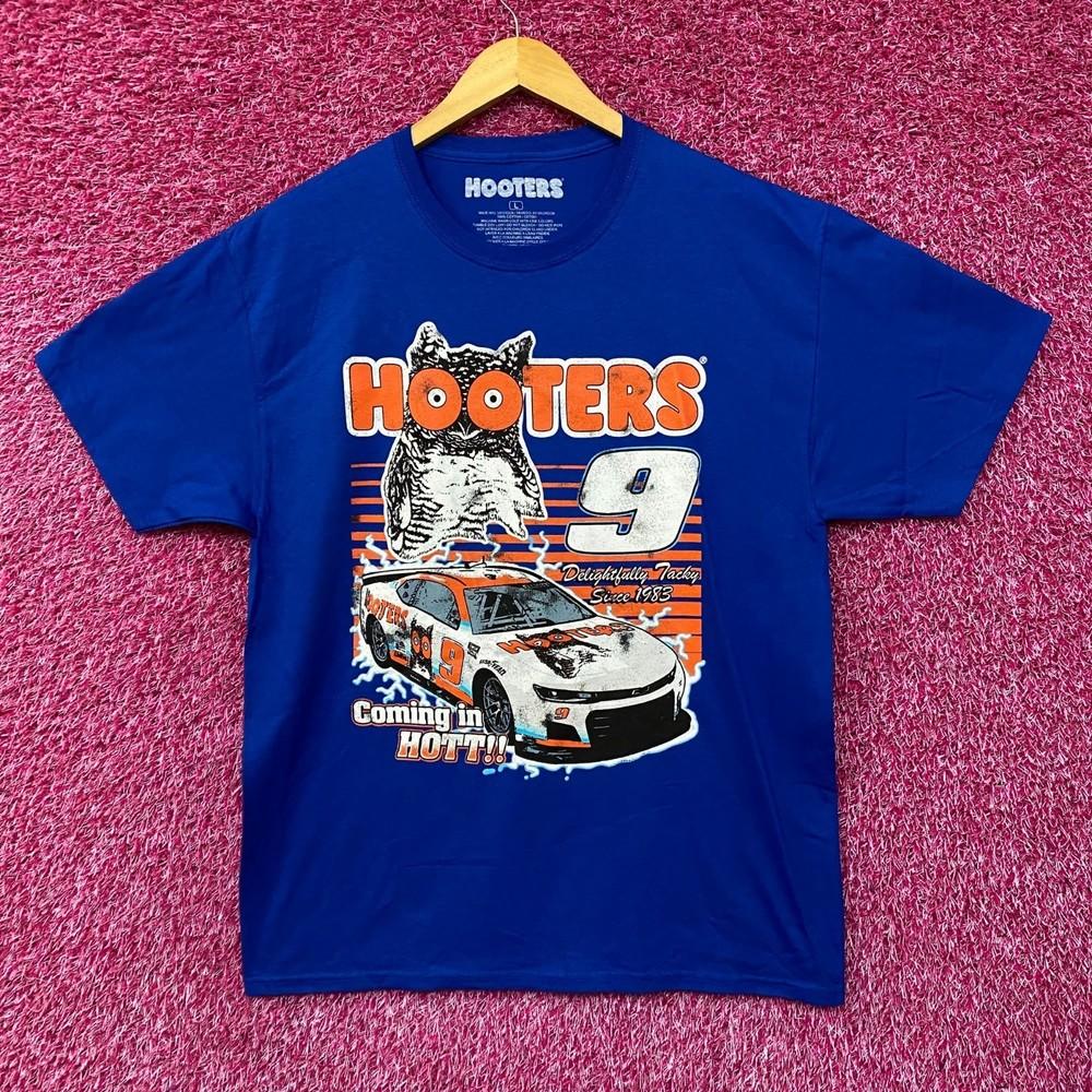 Hooters Coming In Hot Delightfully Tacky Since 1983 TShirt Large Unisex T-Shirt S