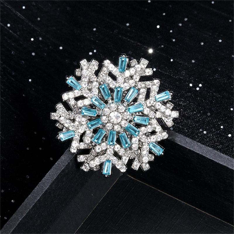 Elegant 3D Rotating Snowflake Brooch For Formal Event And Holiday Parties Crafted From Sturdy Alloy Material