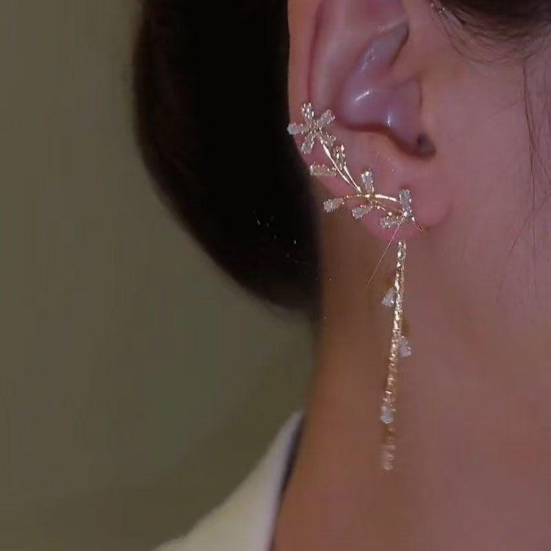 Модный Ушной Кафф-Серьга с Цветочной Кисточкой из Фианита - Уникальный Дизайн Феи