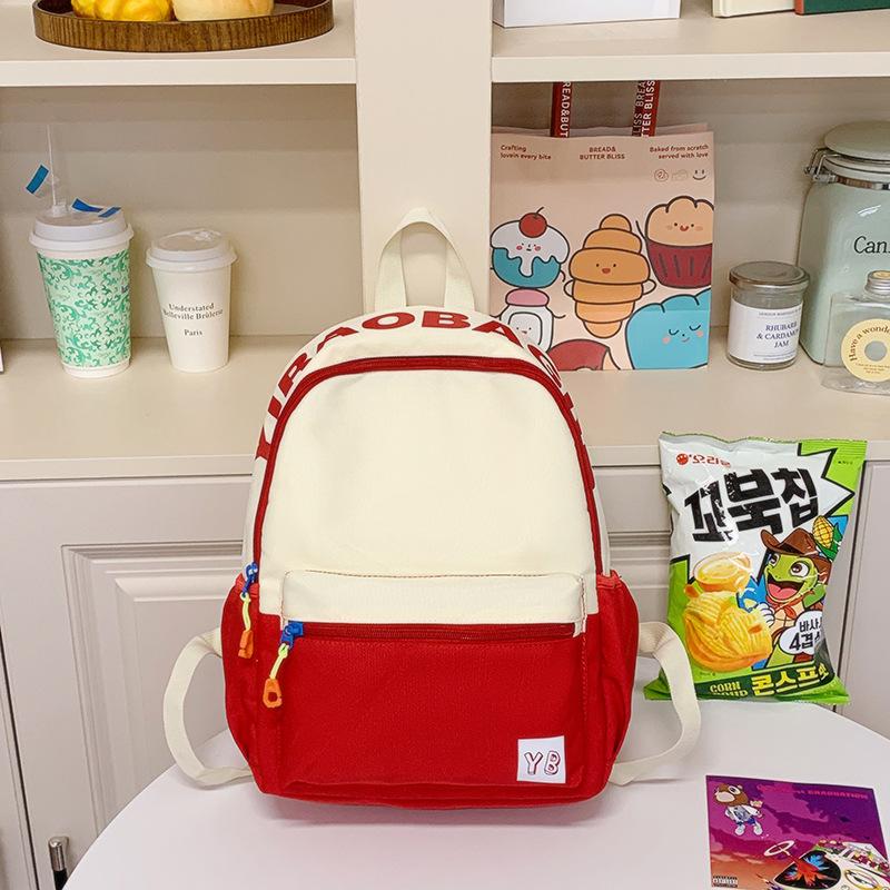 The schoolbag has high value, sweet, fresh and cute printing back, and the leisure and large capacity of junior high school students.