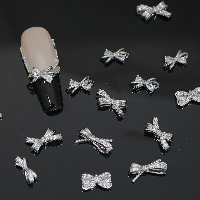 Stříbrná mašlička Zirkonové doplňky na nehty Lesklé diamantové ozdoby na nehty Acc