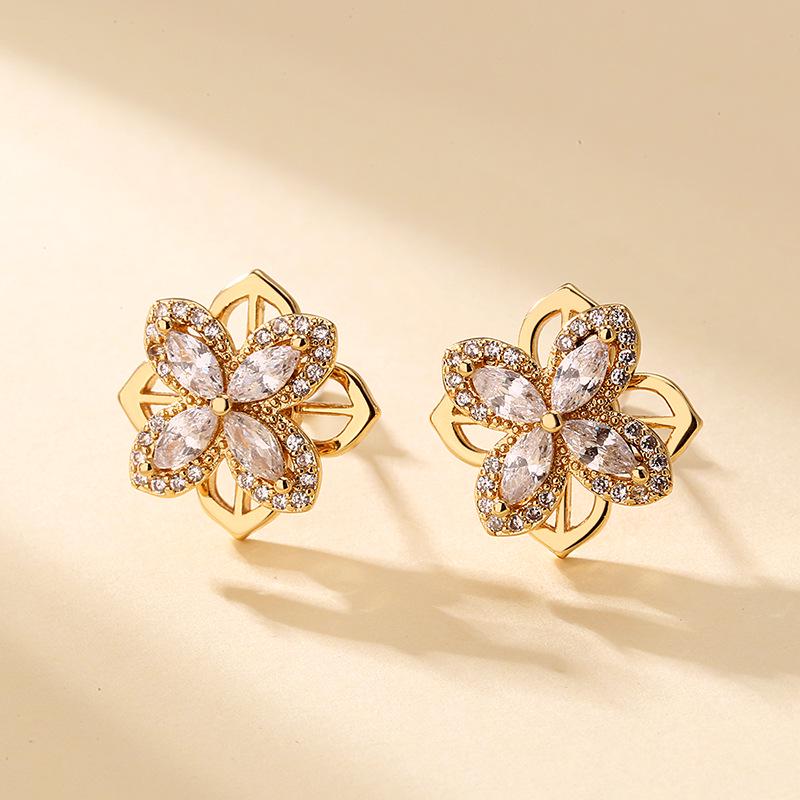 

TikTok-Inspired Rotating Clover Zircon Necklace & Earrings Set