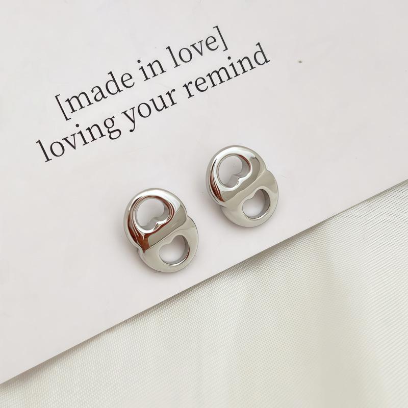 

Элегантные серьги-пусеты в виде свиного пятачка: Уникальный Дизайн Высокого Класса для Женщин, Классический и Универсальный Модный Аксессуар