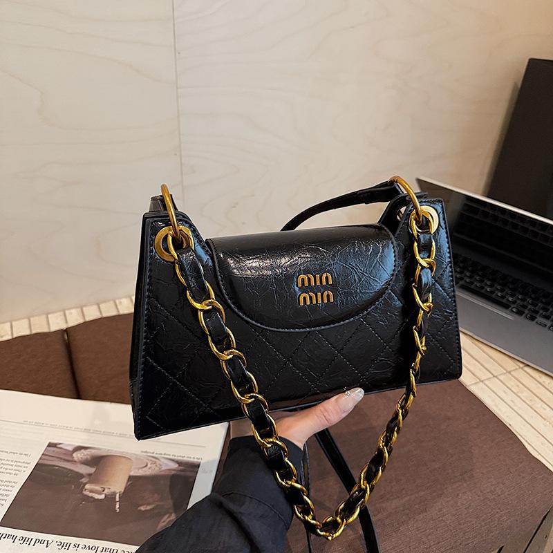 

High-end diamond small bag women s 2025 new fashion oil wax leather small square bag autumn and winter popular chain messenger bag 27*8*16 чорний