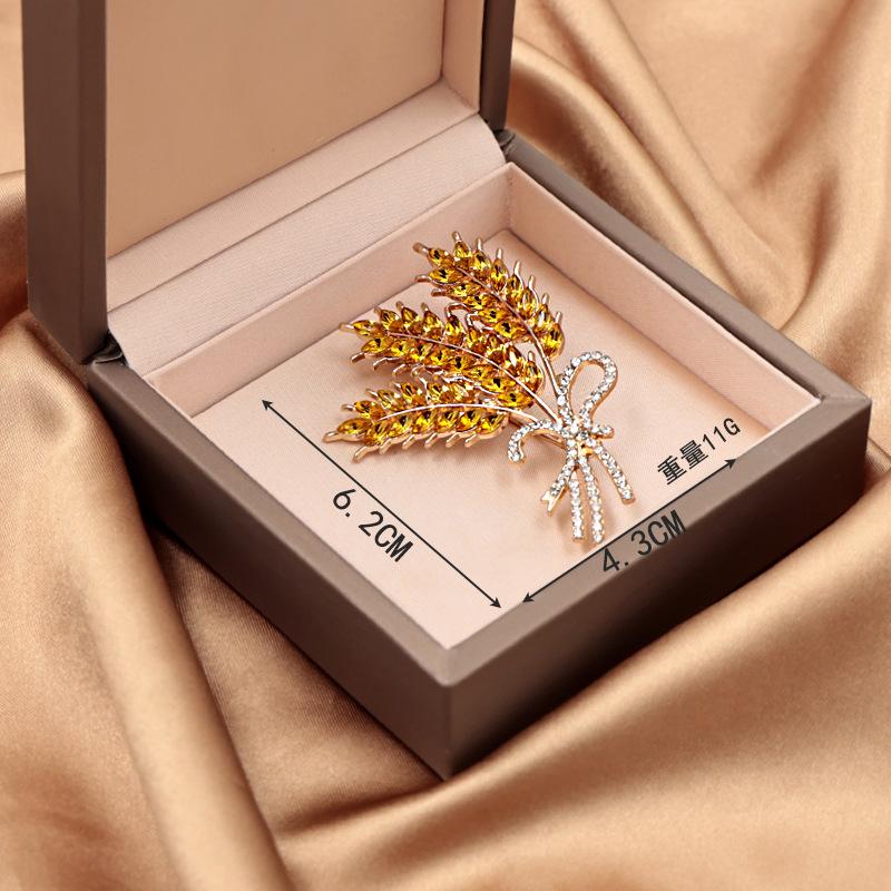 Elegant Gold Wheat Ear Brooch: Women's Anti-exposure Corsage Pin for Suit Coats