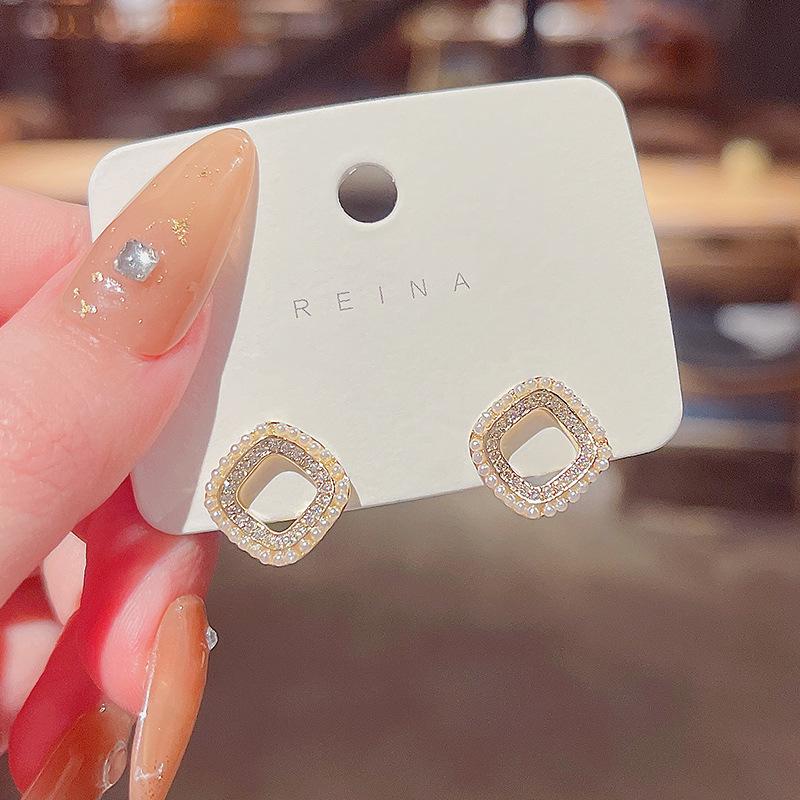 

S925 Silver Geometric Diamond Pearl Earrings - Trendy, Simple Design for Women