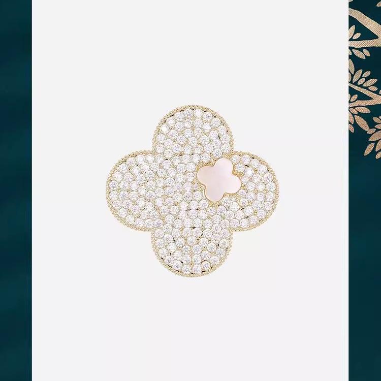 

Винтажная печатная брошь с четырьмя листочками, элитная женская брошь с четырьмя листочками клевера, инкрустированная бриллиантами, булавка в стиле нишевого дизайна, аксессуары для костюма