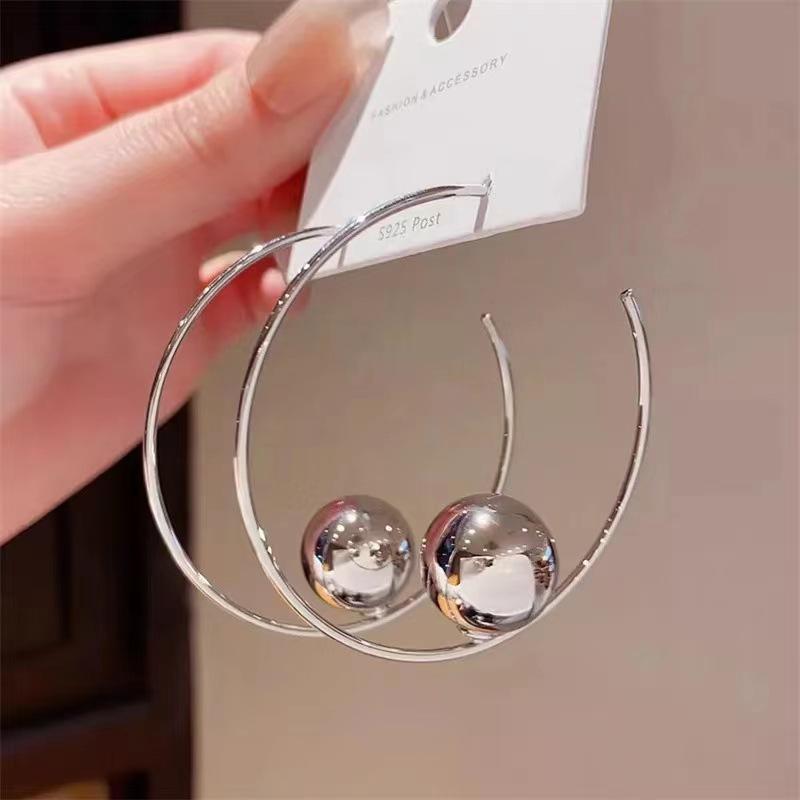 Exaggerated Metal Big Circle Earrings For Women Female Classic Simple Beaded C Shape Round Hoop Earrings Smooth Ear Cuff Jewelry