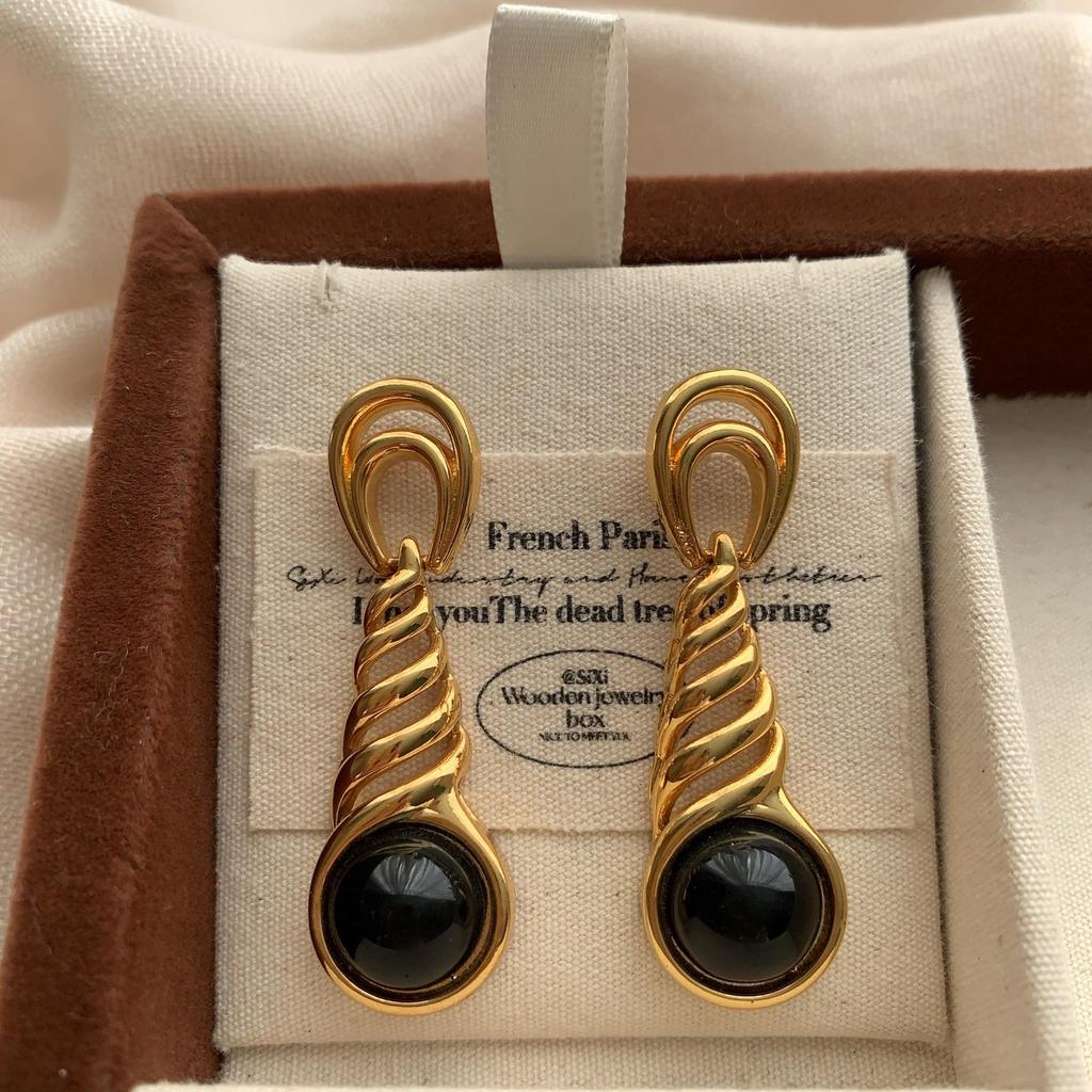 Gold Spiral Texture Gem Earrings Earrings Light Luxury Retro Exquisite Premium Texture Commuter Personality Earrings