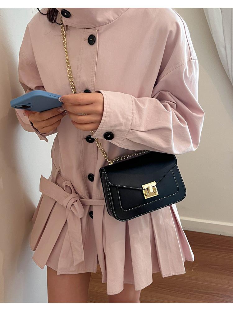 Retro Women's Crossbody Chain Bag - Small, Stylish, Versatile Square Shoulder Bag for Spring/Summer 2026