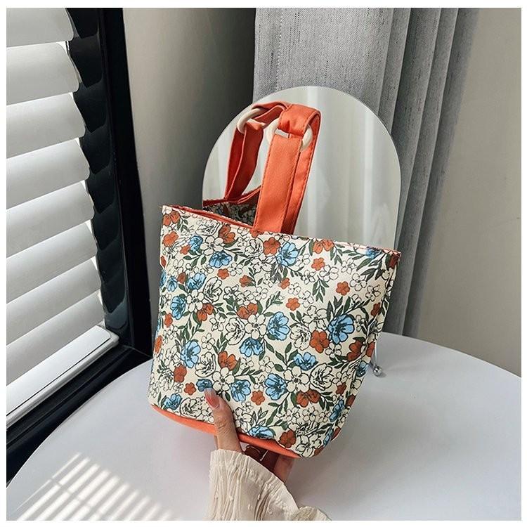 

Versatile And Lightweight Polyester Tote Bag Featuring Charming Floral Prints For Daily Use Yellow Floral