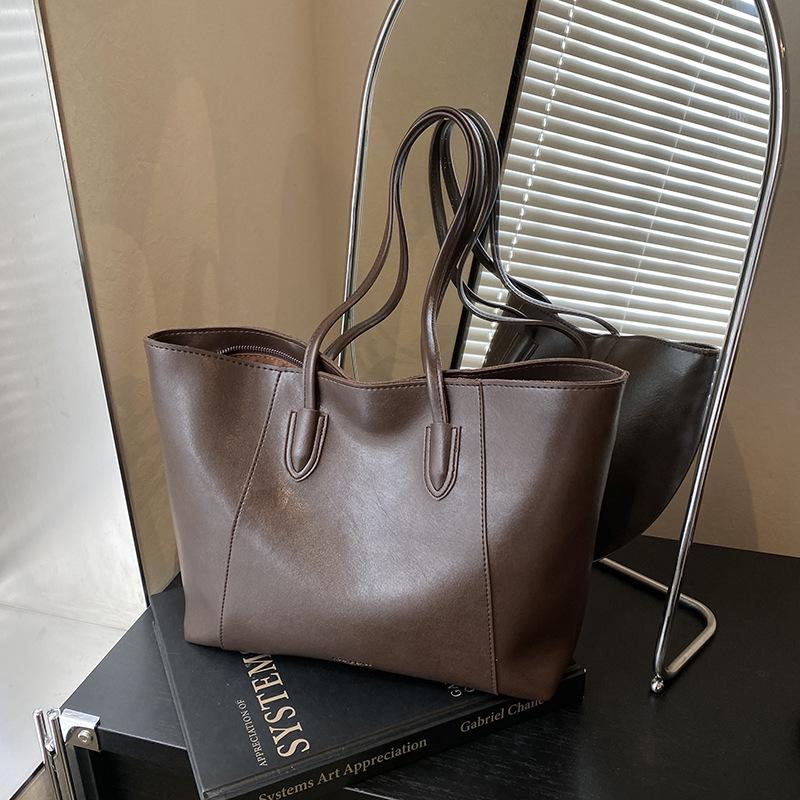 

Сумка большой вместимости женская новая осенне-зимняя высококлассная на плечо нишевая ретро сумка-тоут для通勤