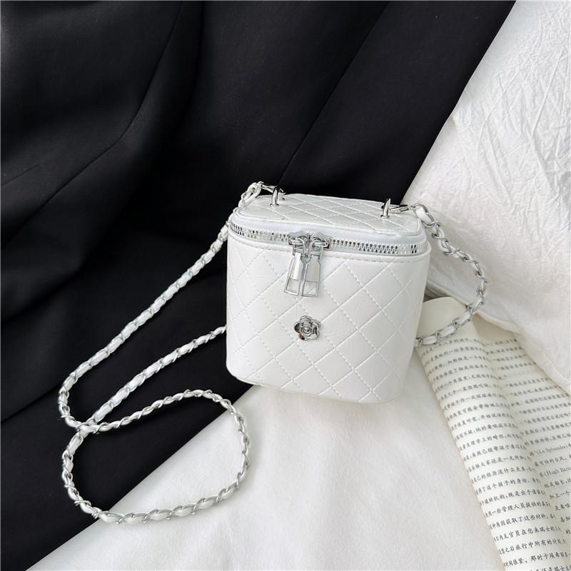 Girls Trendy Quilted Chain Crossbody Bag Lightweight Versatile Childfriendly Pure Color Small Purse For Use Everyday