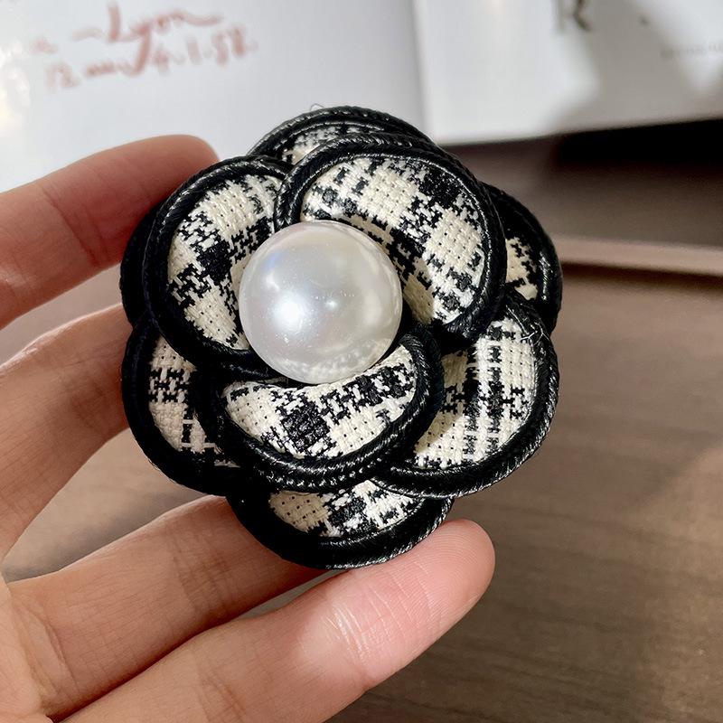 Elegante Kamelienblütenbrosche: High-End Stil Korsagen-Nadel für Pullover und Mäntel