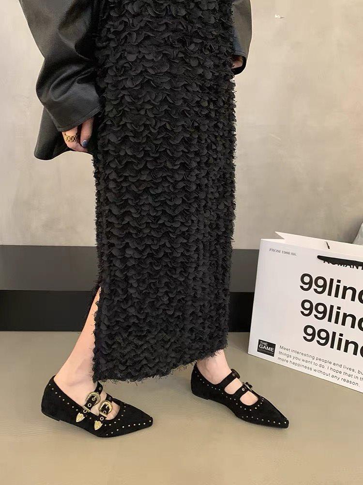 Sapatos Mary Jane de bico fino retrô sapatos de salto único femininos rebites fivela de cinto camurça modelos de outono aumento de altura interna 2025 sapatos de salto único de sola plana