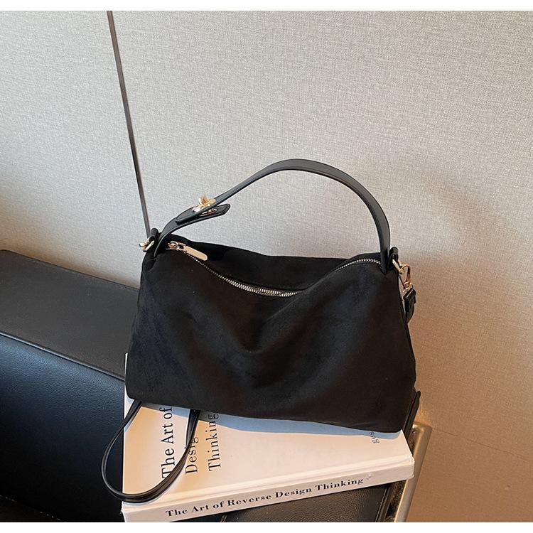 Vintage matte handbag niche underarm bag women's winter new shoulder tote bag versatile suede messenger bag
