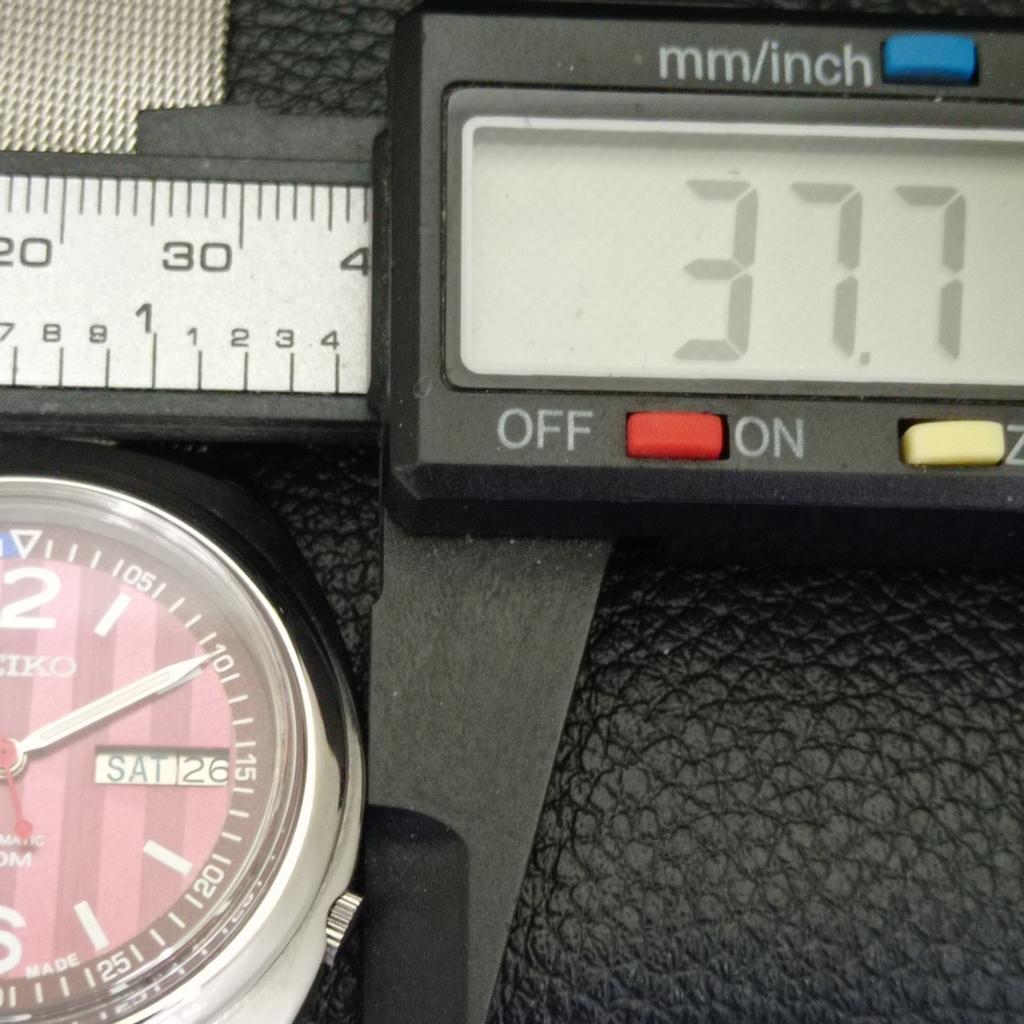 SEIKO AUTOMATIC VINTAGE 7009A JAPAN MENS FERRARI DIAL WATCH a700405-5