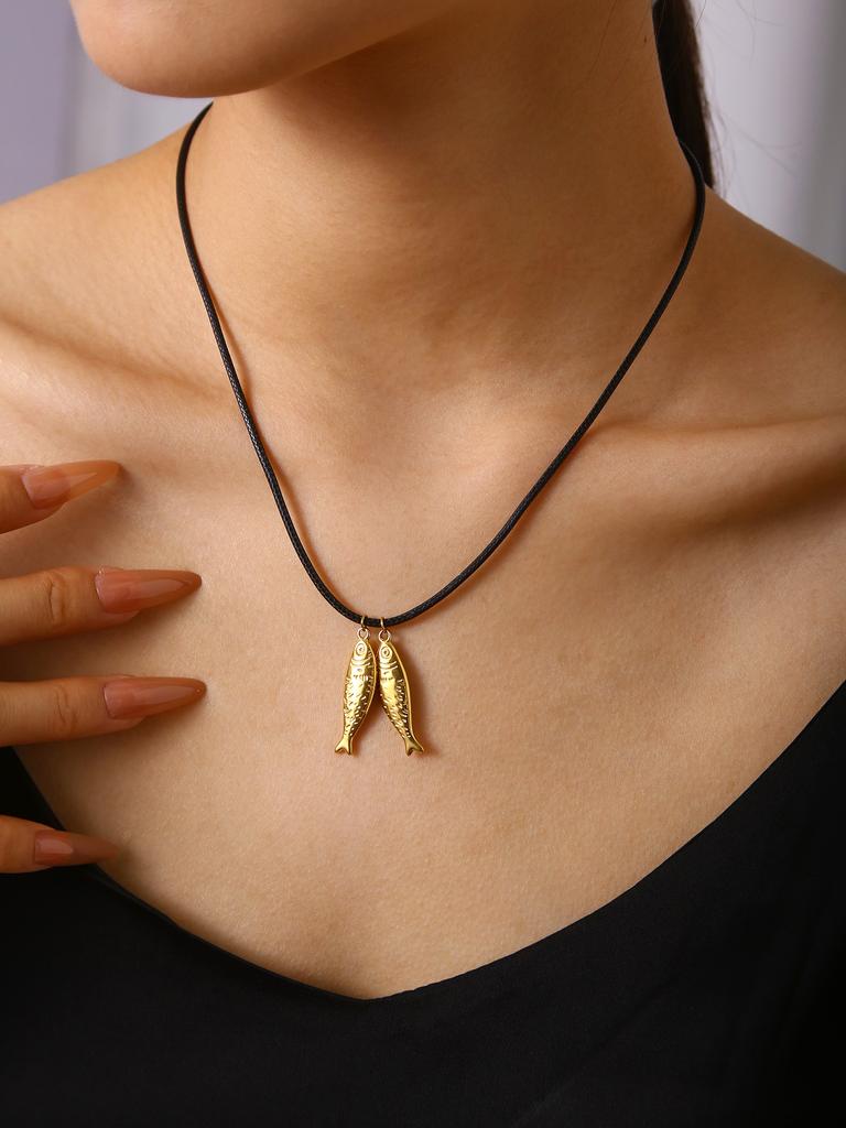 1 Piece Bohemian Summer Beach Delicate Simple Stainless Steel Fish Pendant Necklace For Seaside Career Women'S Accessories
