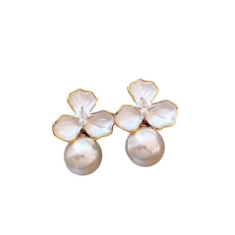 Steel needle flower diamond pearl stud earrings simple and fashionable small fresh earrings niche versatile high-end earrings