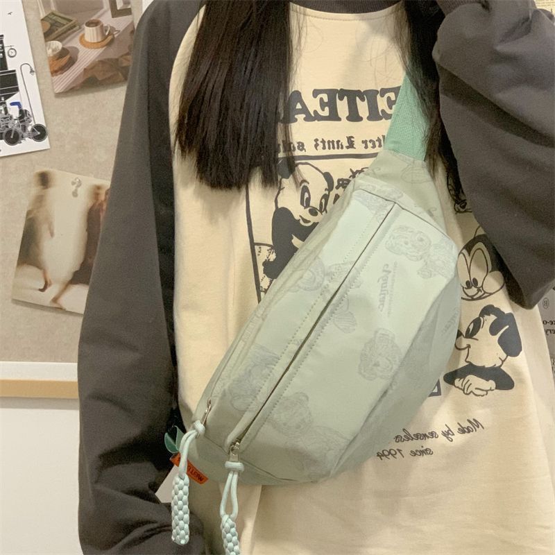 

Cute girl student breast bag women s new Korean version of high-value casual messenger bag simple and versatile fanny pack single package зелёный
