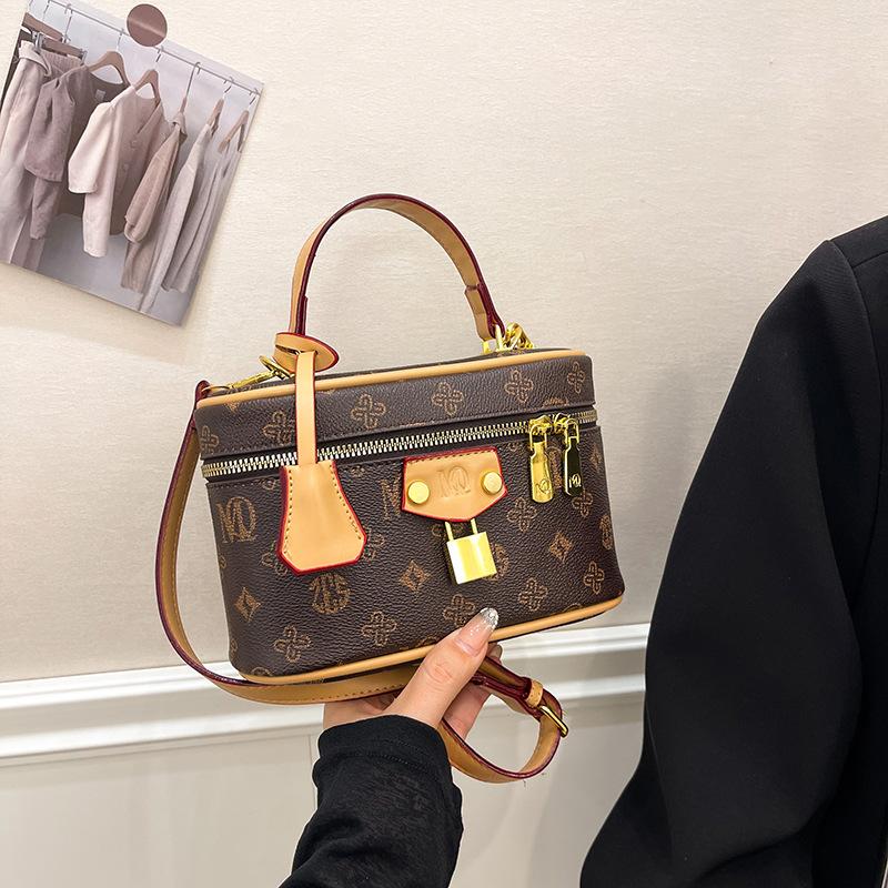 

Портативная сумка-коробка на цепочке женская новая летняя высококлассная дизайнерская маленькая сумка универсальная сумка через плечо темно-коричневого