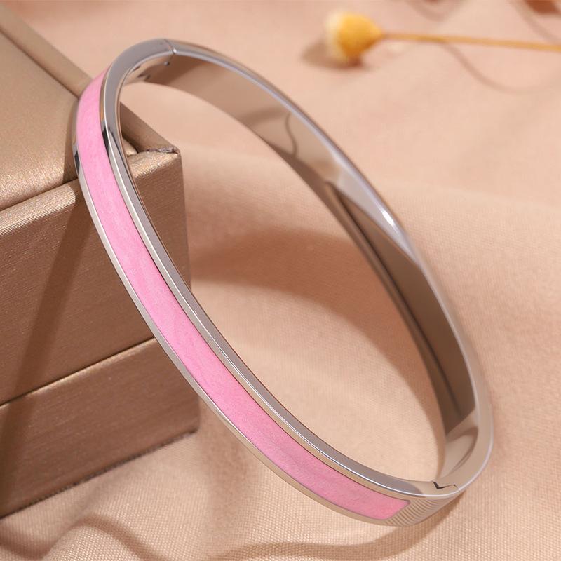 Hot-selling titanium steel bracelet, girls' high-end sense of fashion, popular light luxury in Europe and the United States, Gypsy star love diamond