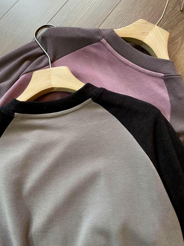 Color-Block Round Neck Long-Sleeved T-Shirt: Unique fabric, soft, durable, and comfortable!