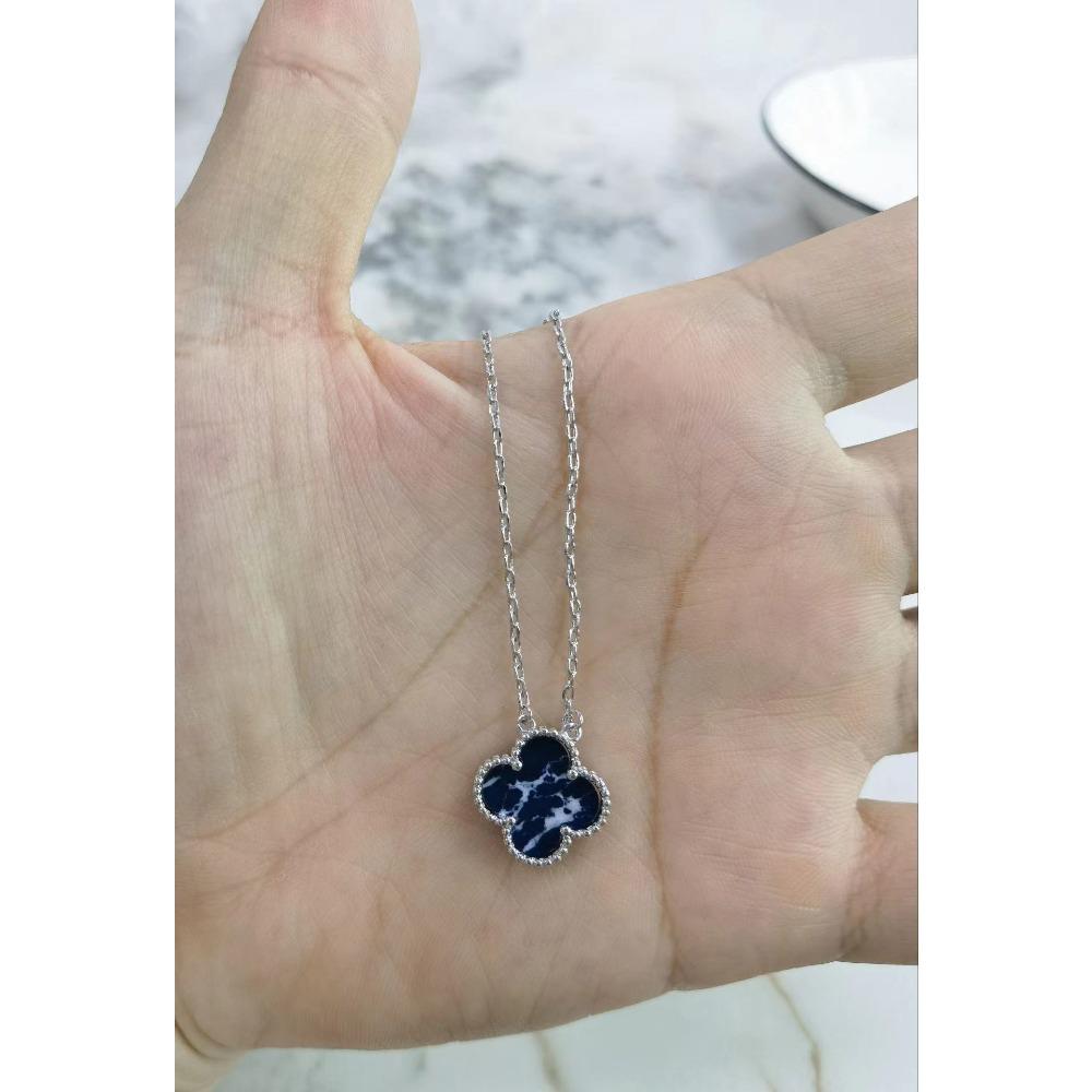 High-end Four-leaf Clover Necklace for Women 18K Rose Red Chalcedony Agate Natural White Shell Pendant Clavicle Chain