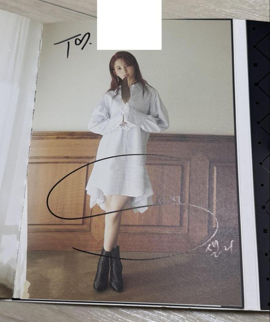 [USED] Gugudan Stand by Sally Autographed Album