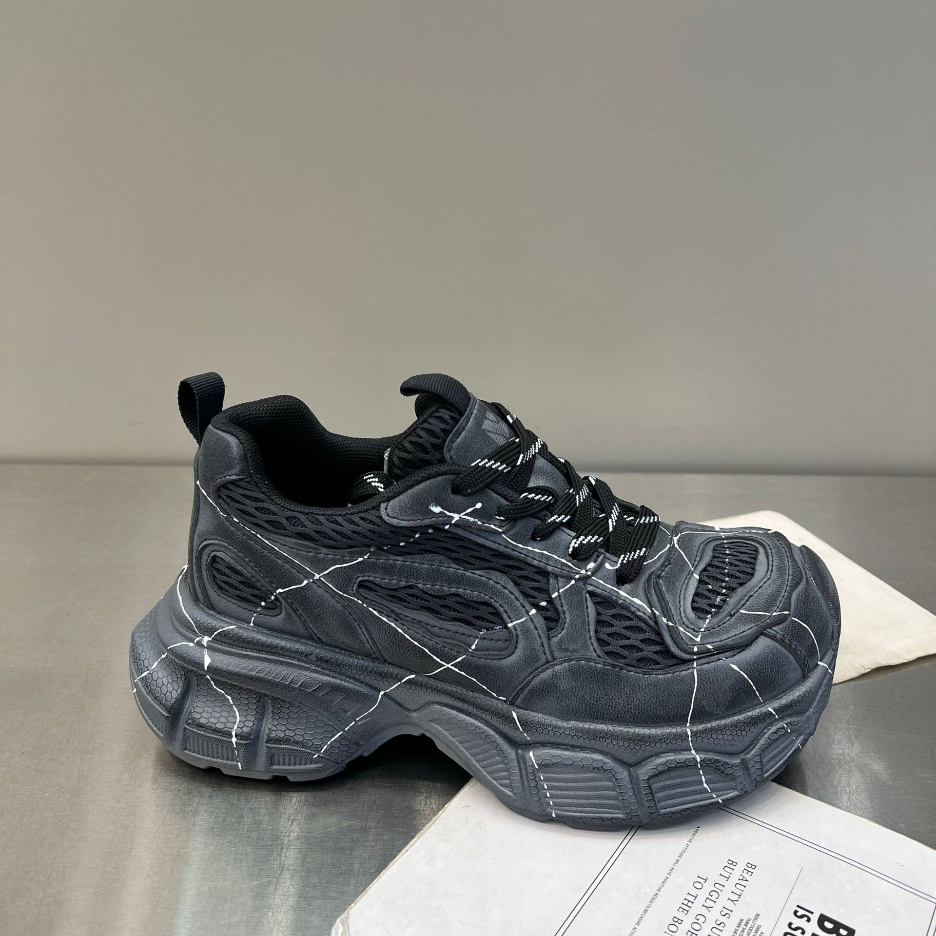 

Ретро полированные граффити платформа папины кроссовки женские новые повседневные туфли на платформе универсальные сетчатые кроссовки 40 чёрный