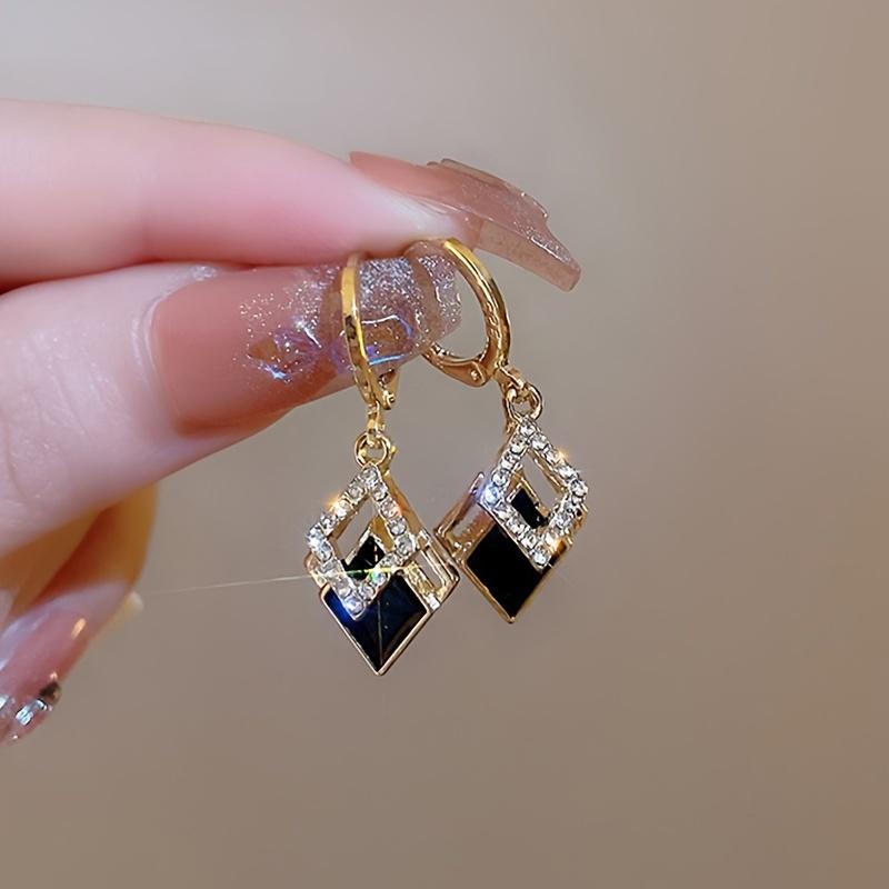A Pair of Simple and Elegant French Style Rhombus Imitation Crystal Inlaid Women's Vacation Party Fashion Earrings
