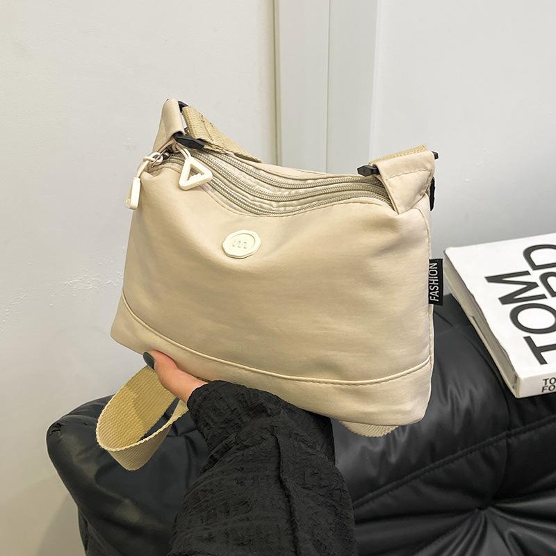 Niche Women's Versatile Crossbody Bag for Women Versatile New Fashionable One-shoulder Commuting Shoulder Bag for Women