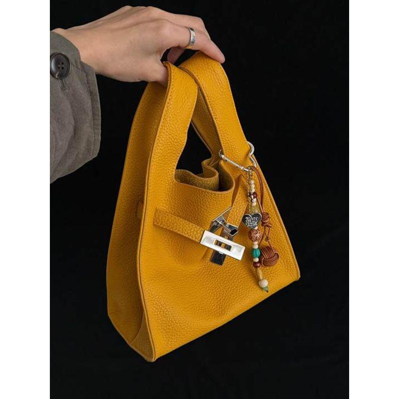 

Супер Популярные Желтые Сумки из Мягкой Кожи Женские 2025 Новые Летние Трендовые Универсальные Сумки-Жилеты Через Плечо Сумки-Ведра Yellow without pendant