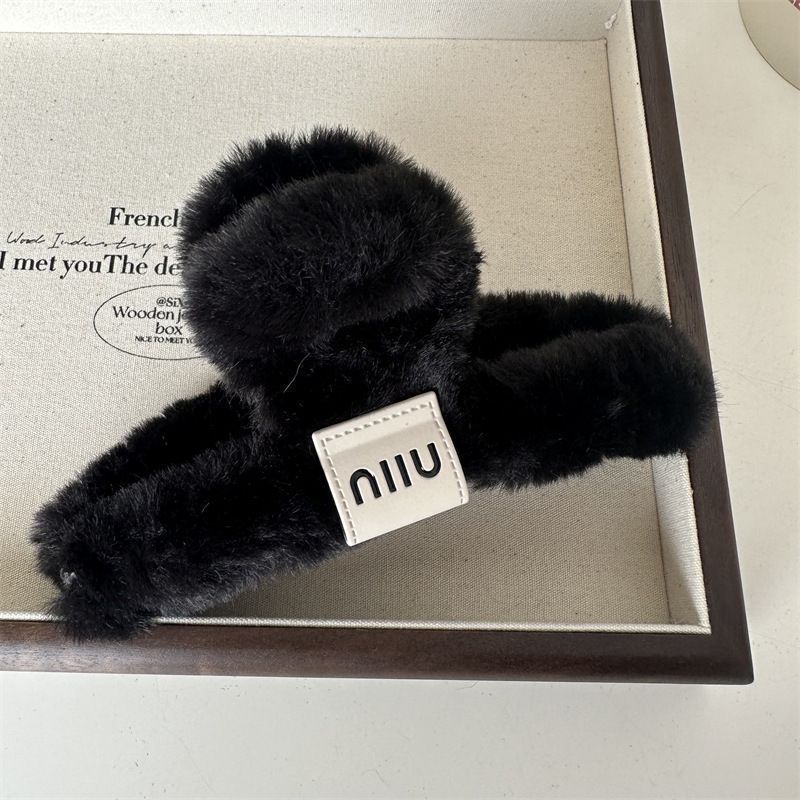 Fashion Elegant Plush Grab Clip Women's Large Hair High-end Sense Clip Hairpin Autumn and Winter Back Head Shark Clip Hairpin Headwear