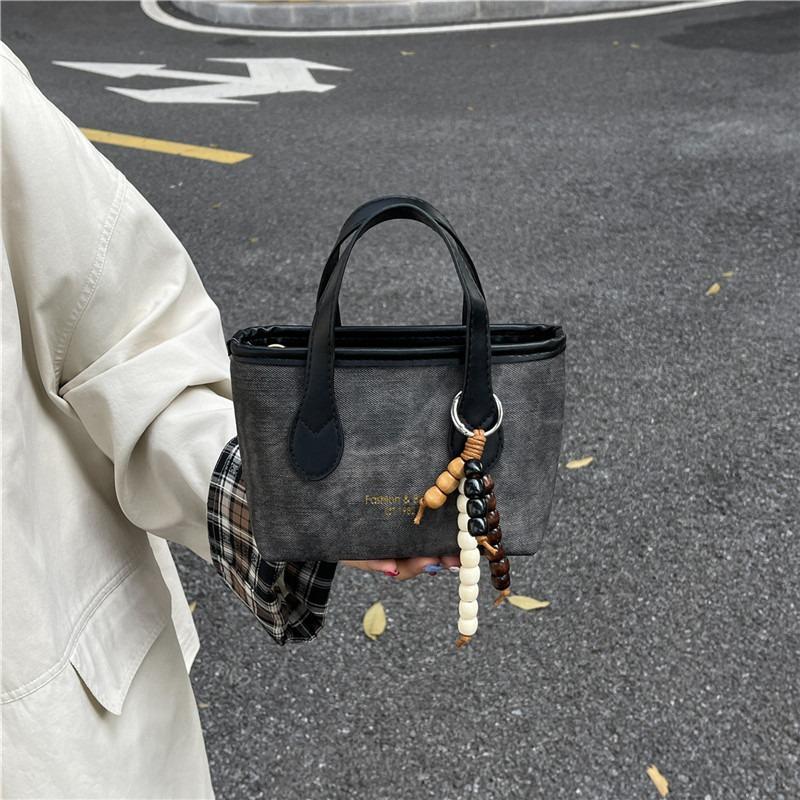 Niche High-end Small Bag Women's New Trendy and Versatile Shoulder Messenger Bag Fashionable Portable Bucket Bag