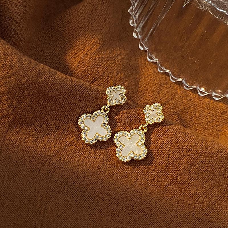 New Fashion Senior Design Sense Four-leaf Clover Earrings Flowers Delicate Small Fresh Classic Female Sweet Earrings