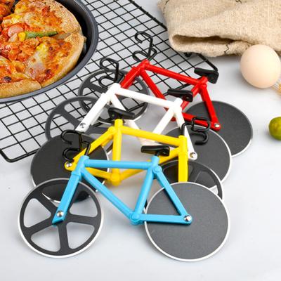 Fahrradförmiger Pizzaschneider mit Doppelrädern Edelstahl Kuchenteigschneider Rostfrei Spülmaschinenfest Einzigartiges Küchenwerkzeug Geschenk für Fahrradliebhaber