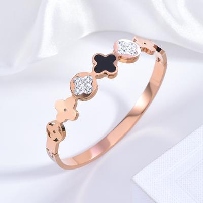 Vielseitiges, doppelseitiges Armband aus Edelstahl in Roségold mit vierblättrigem Kleeblatt und Diamanteinlage, offenes Design, Vergoldung verblasst nicht