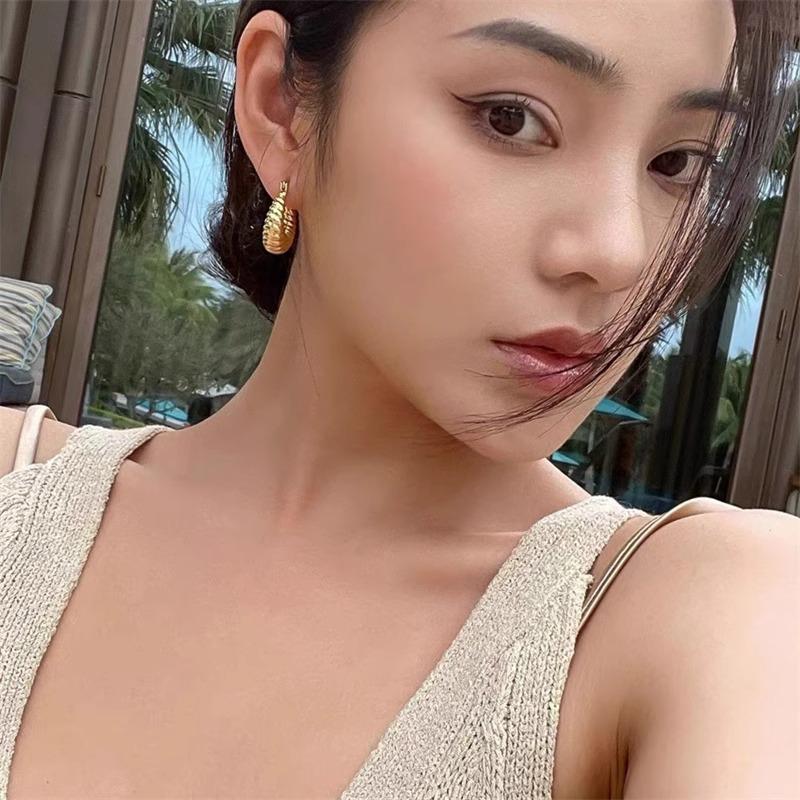 Retro Cold Wind Croissant Texture Spiral Earrings Hundred with Ins Style Croissant-shaped Atmospheric Earrings Elegant Accessories Classic Jewelry