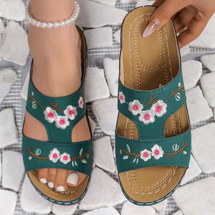 

Large size one-character slippers women s summer Roman shoes slope heel platform sandals embroidered flower women s cool slippers 43 темно-зелений колір