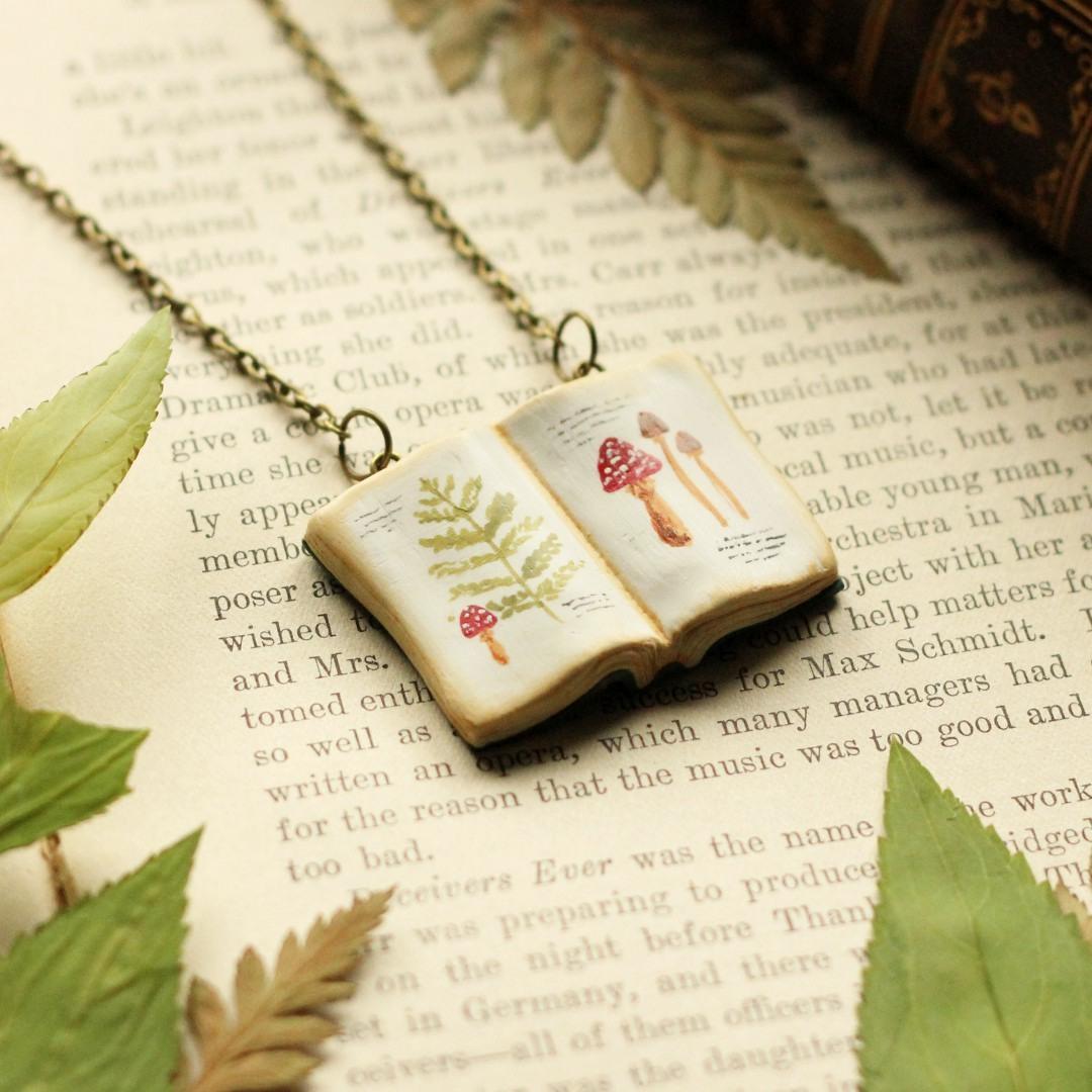 

Retro Literary Mini Book Pendant Necklace Plant Portrait Pattern Niche Design Accessories Single Item