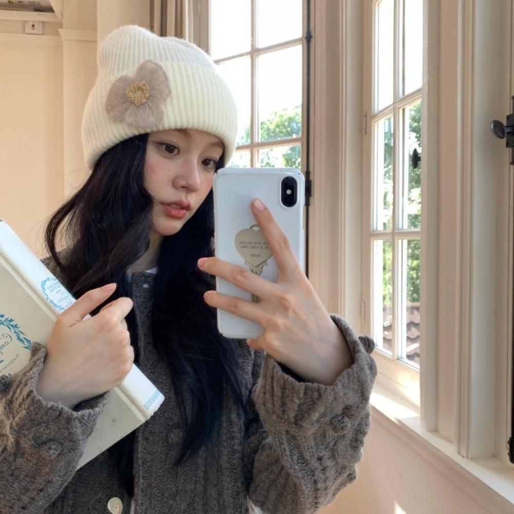 Polyester Floral Knitted Beanie Hat 56cm-58cm Circumference Handmade Beanie Outdoor Wear