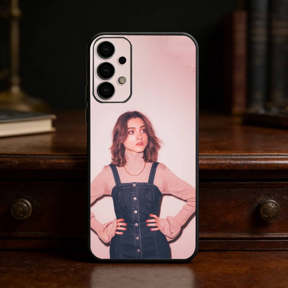 Retro Chic Vibe Natalia Dyer Phone Case For Samsung S25,S24,S21,S22,S23,S30,Ultra,S20,Plus,Fe,Lite Black Shell