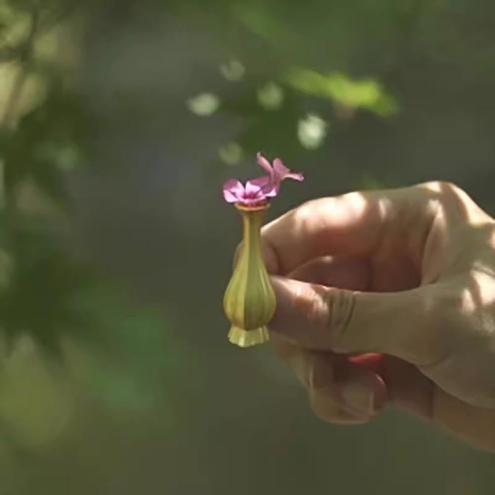 Nádherná Brož s květem na větvi Elegantní Brož s květinovým aranžmá Mini Brož váza na zelí Párty