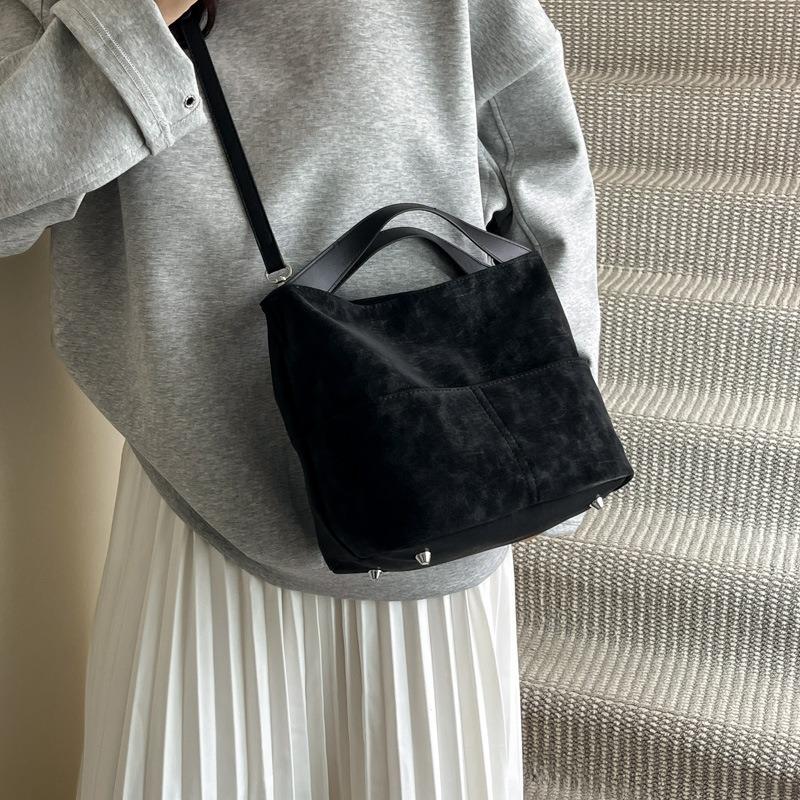 Popular versatile handbag bag women's new autumn and winter retro shoulder messenger bag commuter bucket bag